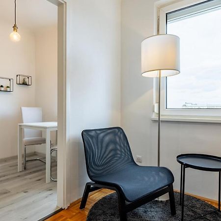 New With A View - Modern Studio Wina Bagian luar foto