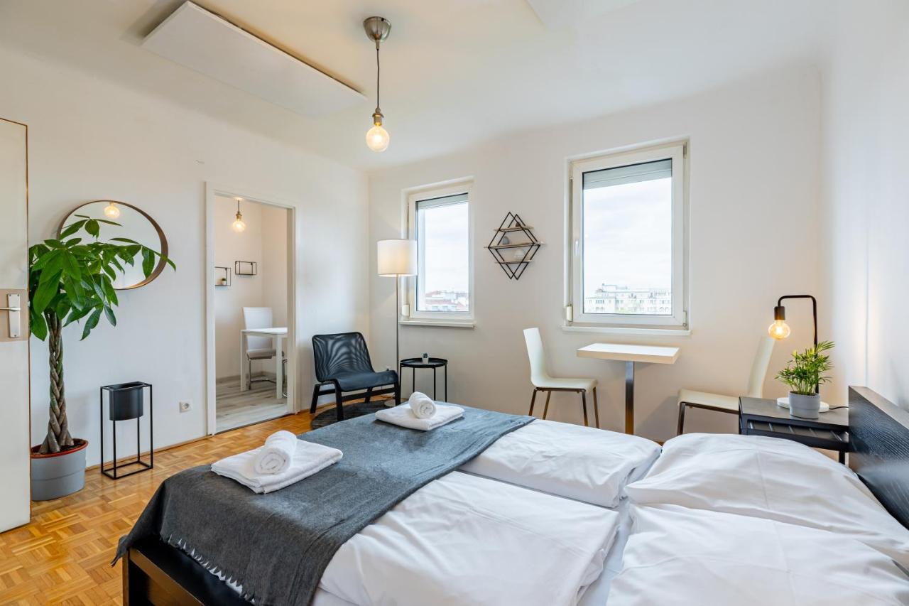 New With A View - Modern Studio Wina Bagian luar foto