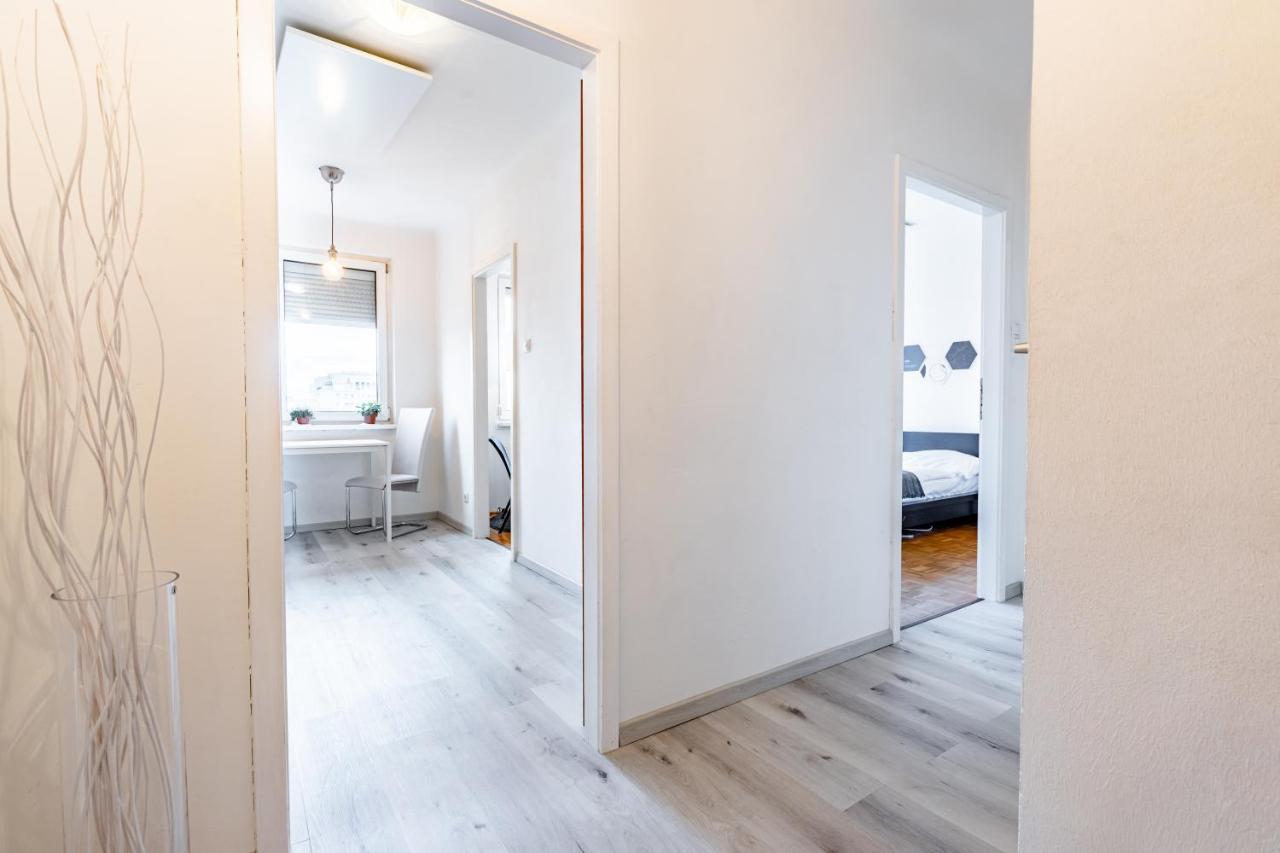 New With A View - Modern Studio Wina Bagian luar foto